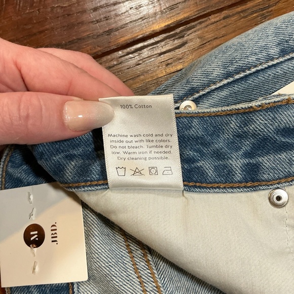 JBD by Just Black Denim Jessie High Rise Side Slit Shorts Medium Wash NWT - Picture 11 of 11